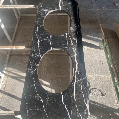 Столешница для ванной мрамор Nero Marquina